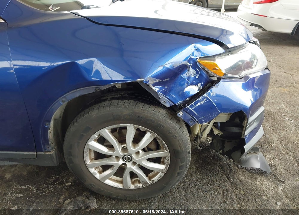 2018 NISSAN ROGUE SV VIN: KNMAT2MT6JP509496