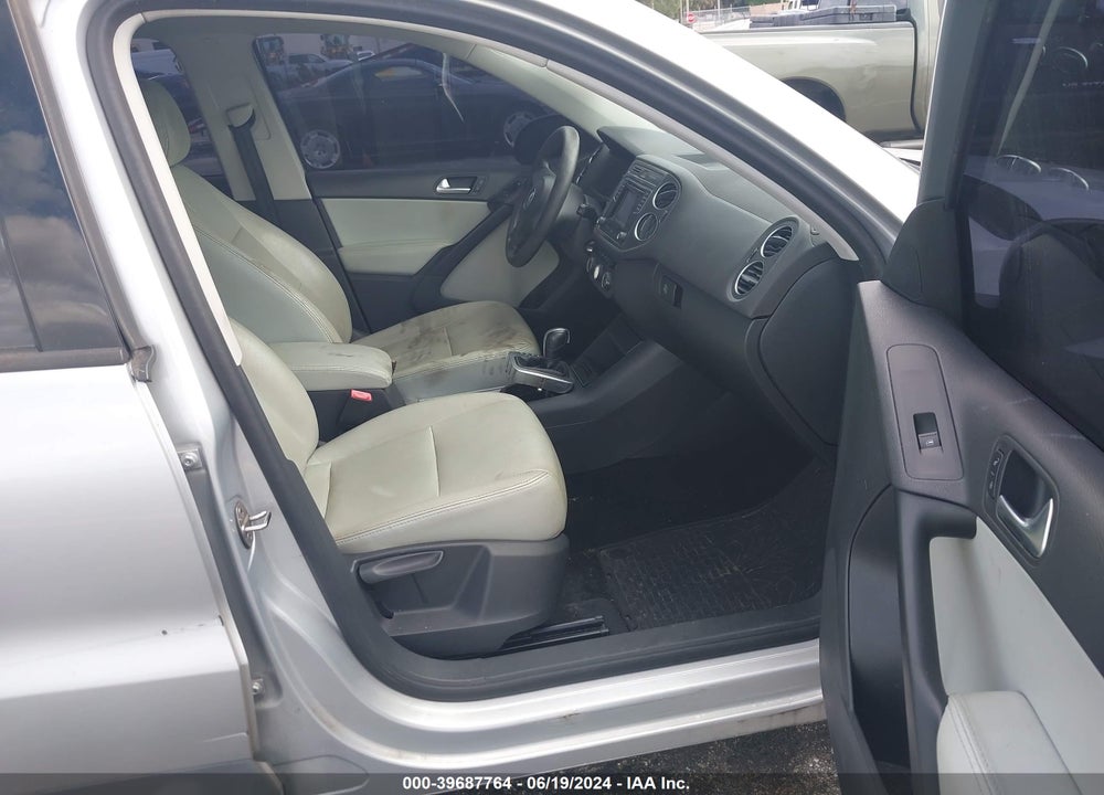2018 VOLKSWAGEN TIGUAN LIMITED 2.0T VIN: WVGAV7AXXJK001376
