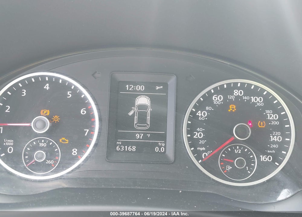 2018 VOLKSWAGEN TIGUAN LIMITED 2.0T VIN: WVGAV7AXXJK001376