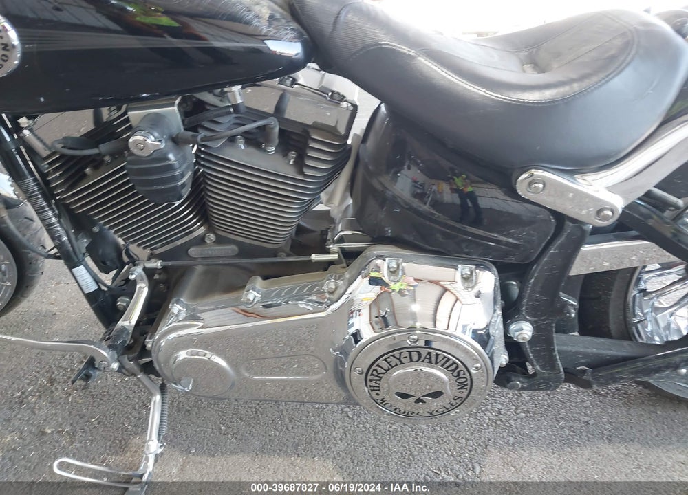 2015 HARLEY-DAVIDSON FXSB VIN: 1HD1BFV30FB018207