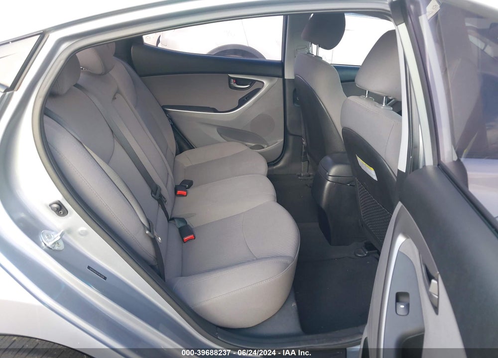 2015 HYUNDAI ELANTRA SE VIN: 5NPDH4AE5FH617028