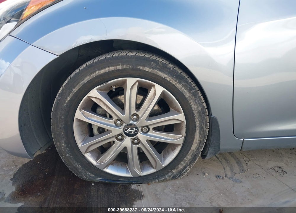 2015 HYUNDAI ELANTRA SE VIN: 5NPDH4AE5FH617028