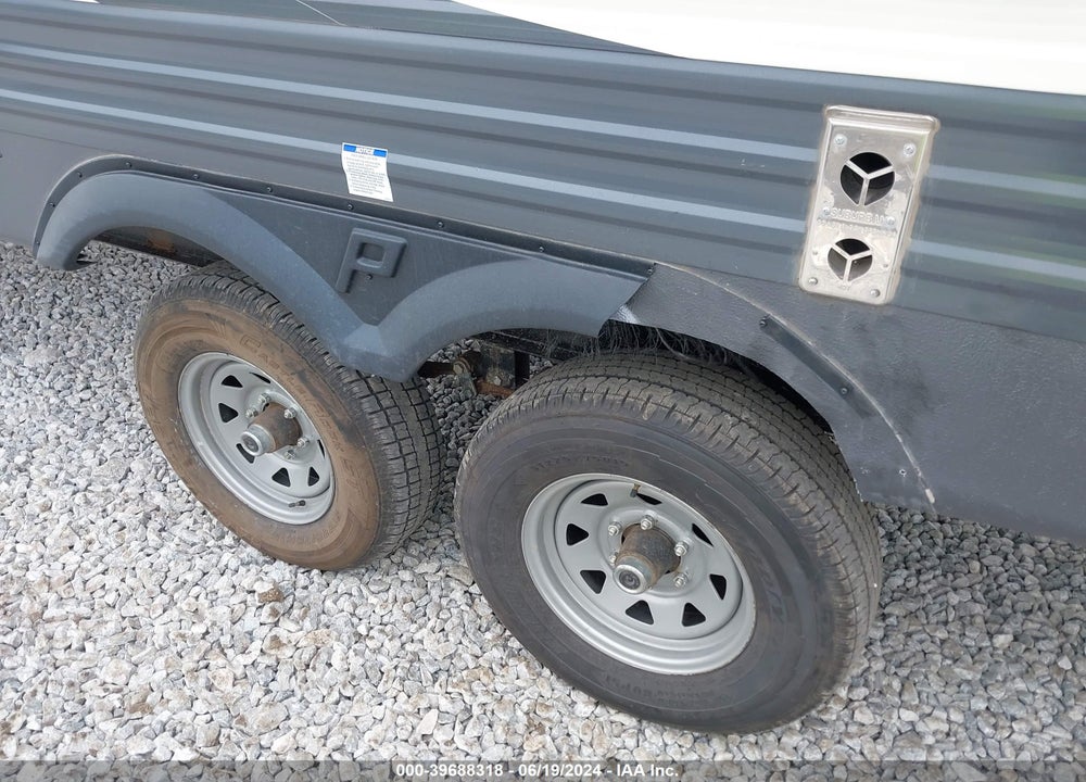 2018 PUMA 2 AXLE 32FT VIN: 4X4TPUH21JP073032