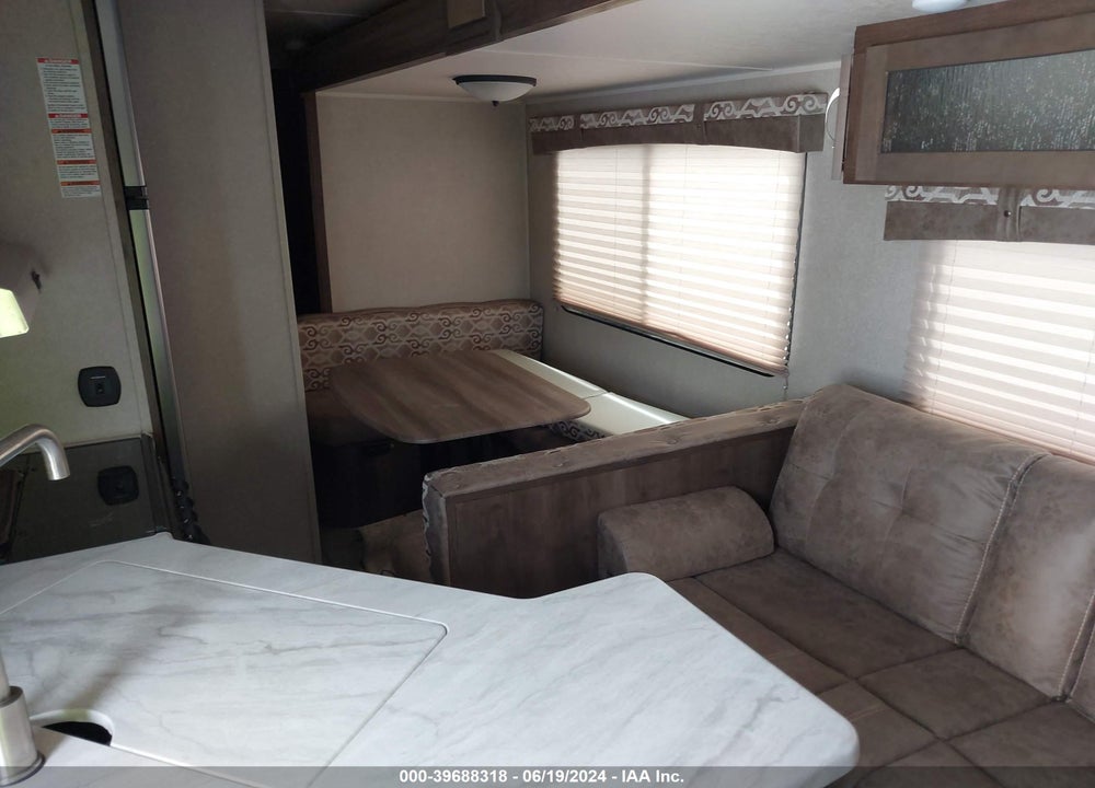2018 PUMA 2 AXLE 32FT VIN: 4X4TPUH21JP073032