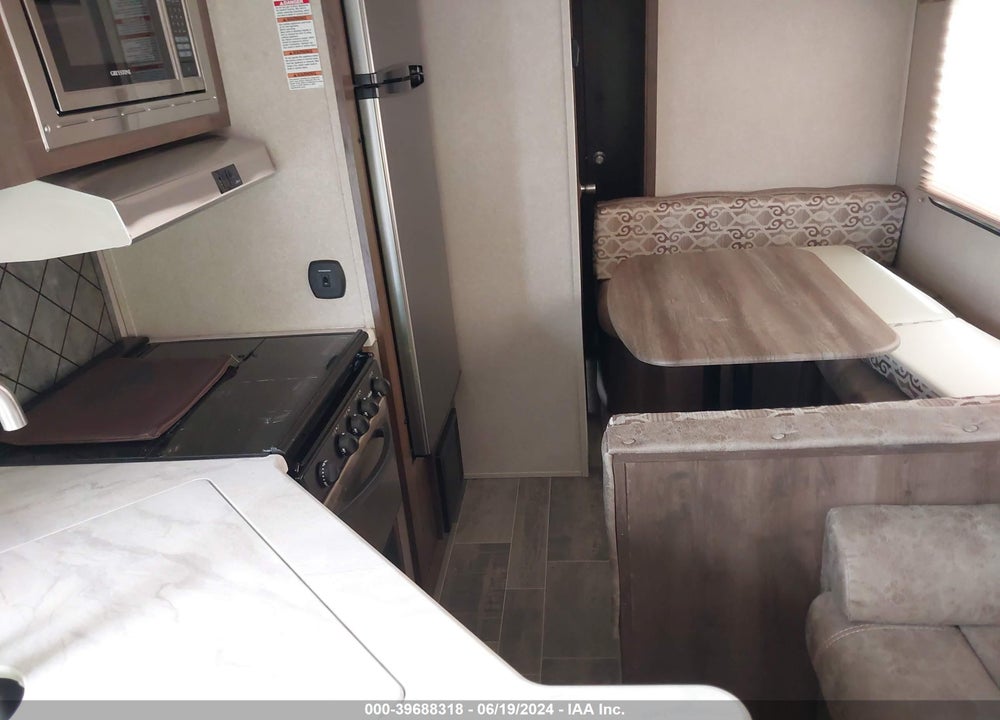 2018 PUMA 2 AXLE 32FT VIN: 4X4TPUH21JP073032