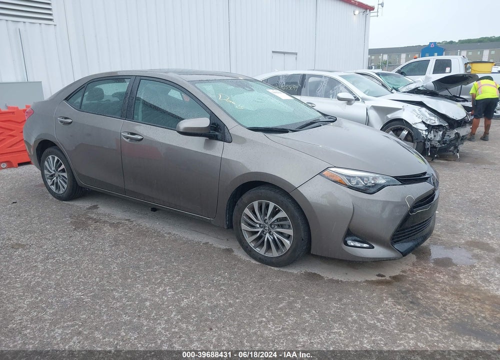 2017 TOYOTA COROLLA XLE VIN: 5YFBURHE6HP694518