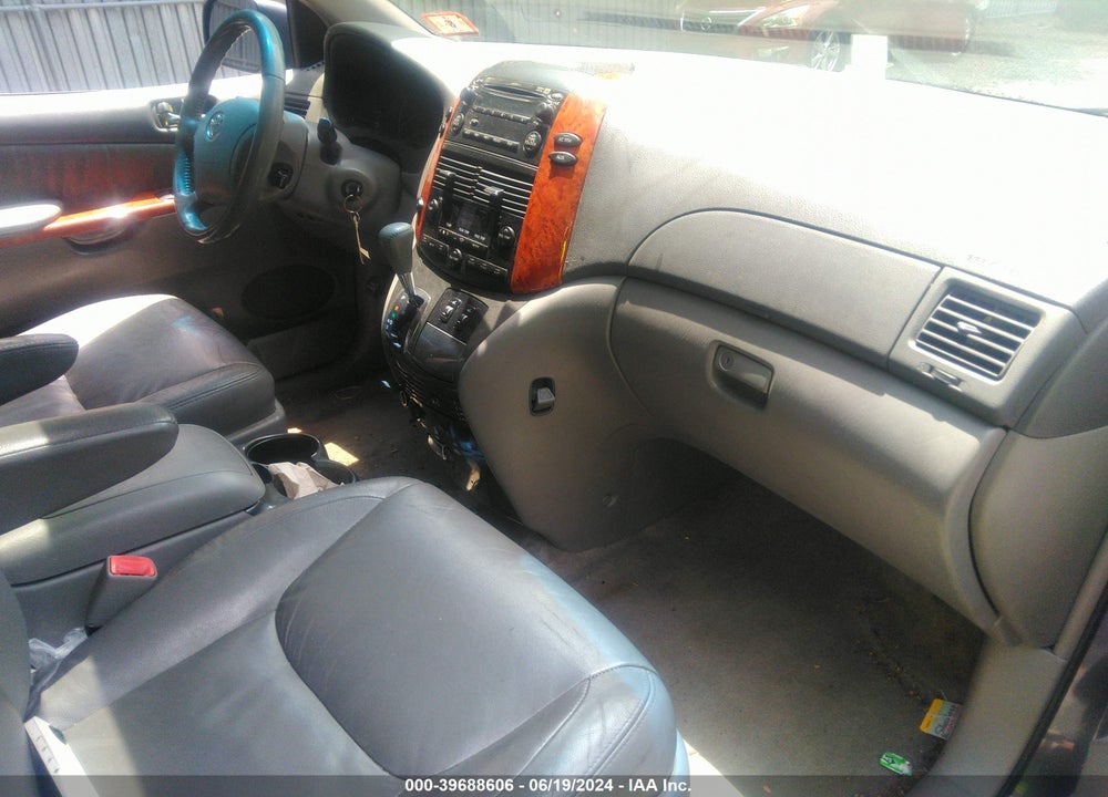 2007 TOYOTA SIENNA XLE VIN: 5TDBK22C77S005354