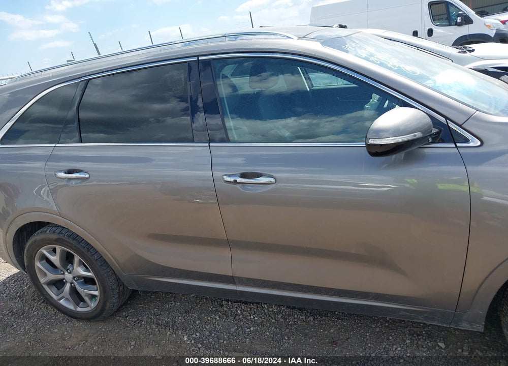 2016 KIA SORENTO 3.3L SX VIN: 5XYPK4A59GG004904