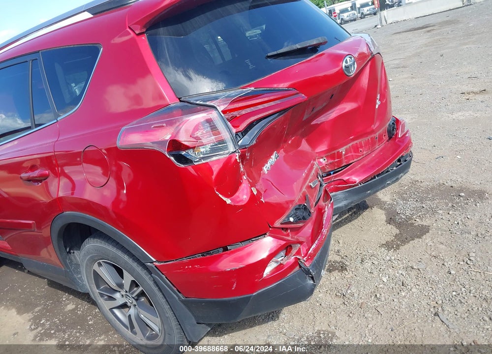 2017 TOYOTA RAV4 XLE VIN: JTMRFREV9HJ135210