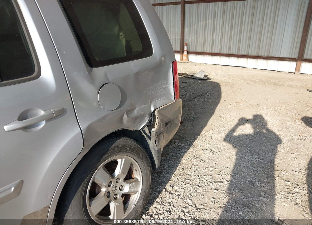 2010 HONDA PILOT EX VIN: 5FNYF4H46AB013158