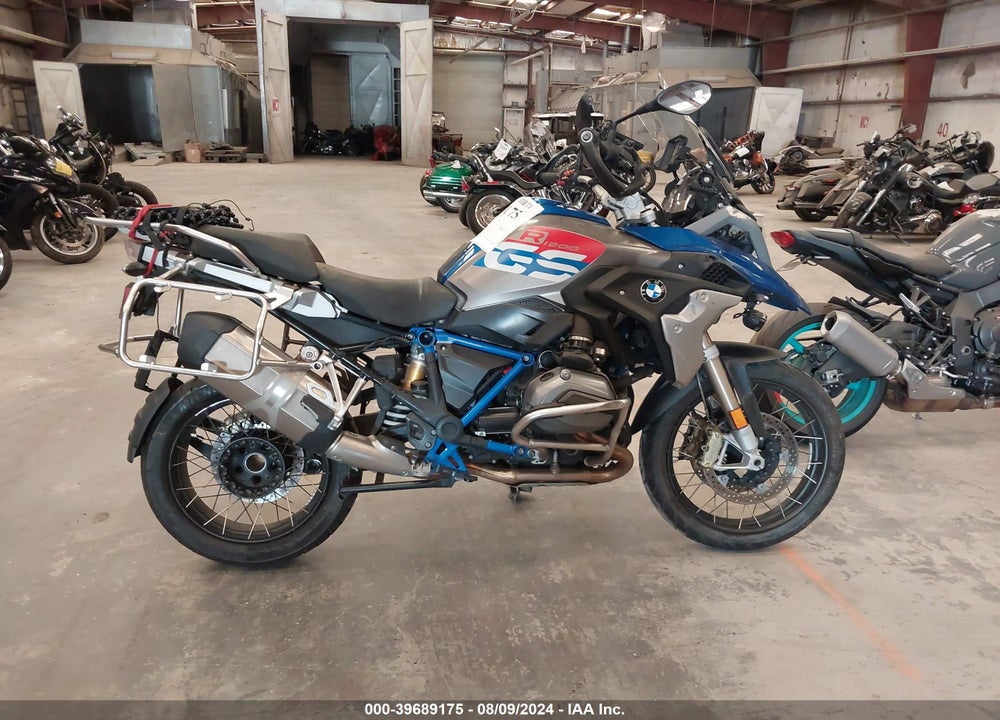2017 BMW R1200 GS VIN: WB10A610XHZ654961