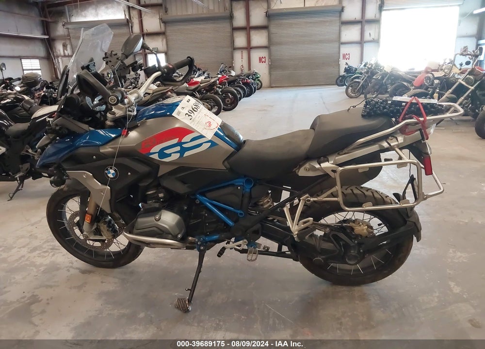 2017 BMW R1200 GS VIN: WB10A610XHZ654961