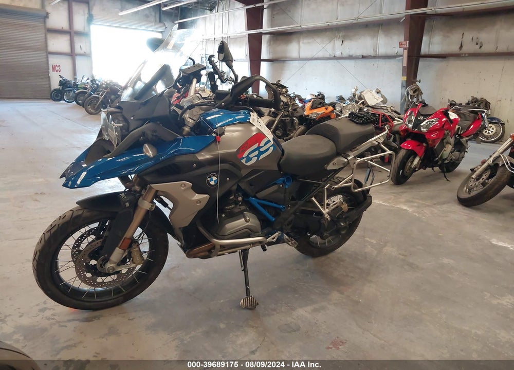 2017 BMW R1200 GS VIN: WB10A610XHZ654961