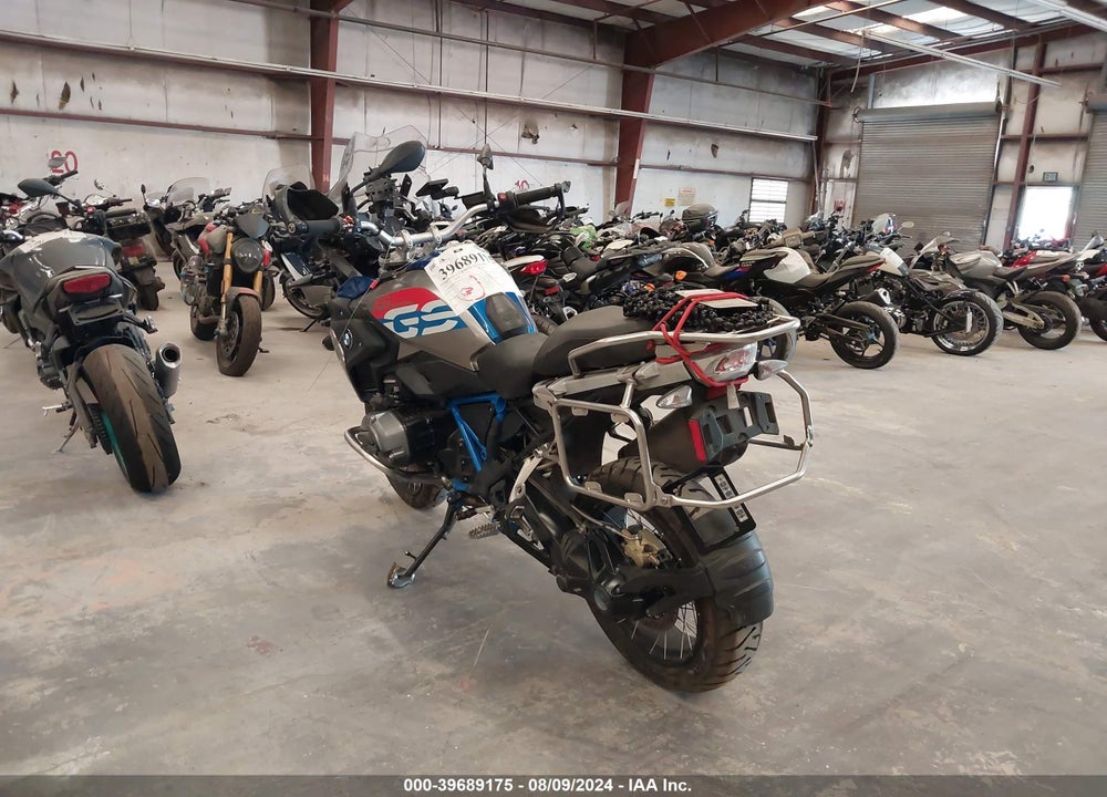 2017 BMW R1200 GS VIN: WB10A610XHZ654961