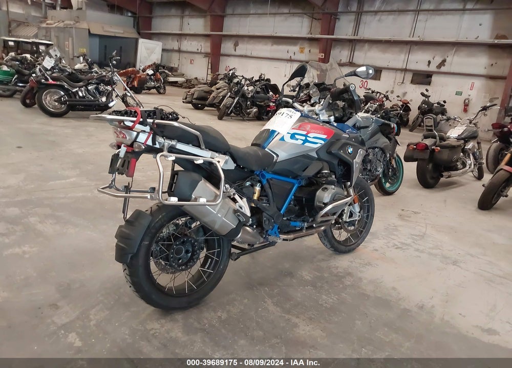2017 BMW R1200 GS VIN: WB10A610XHZ654961