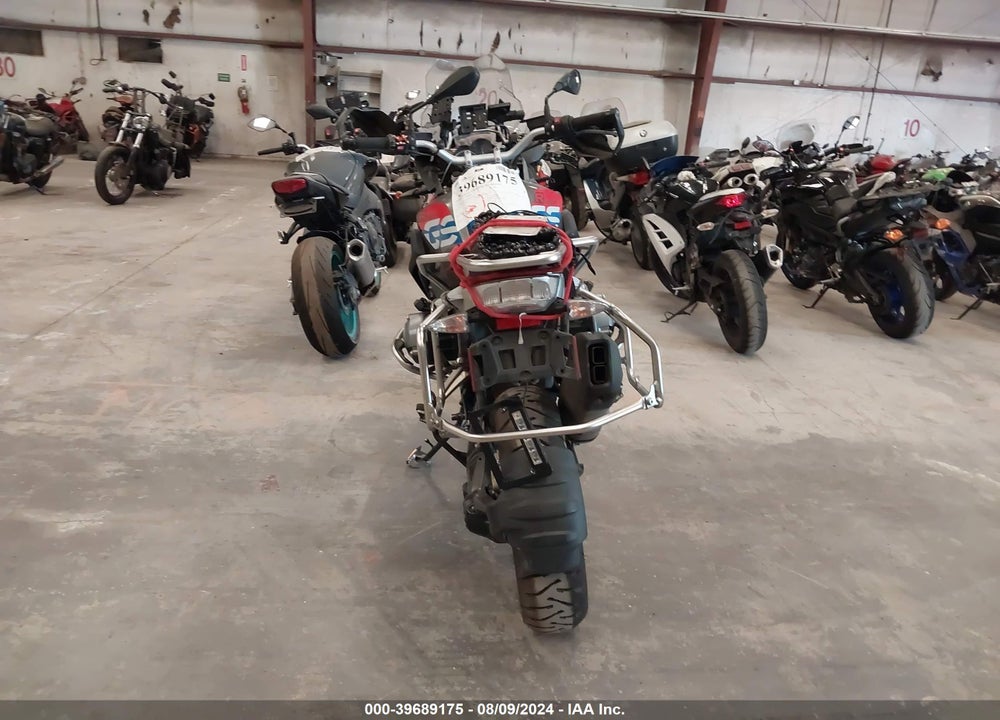 2017 BMW R1200 GS VIN: WB10A610XHZ654961