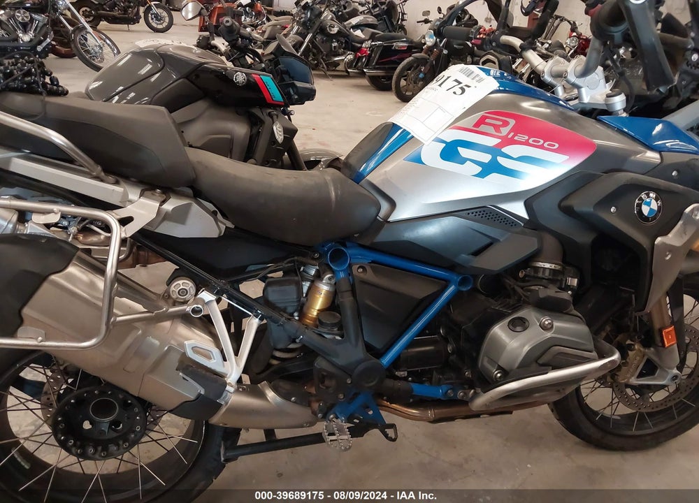 2017 BMW R1200 GS VIN: WB10A610XHZ654961