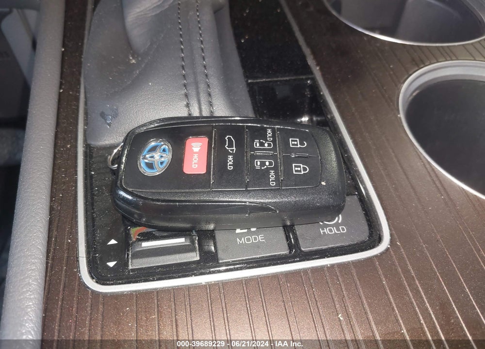 2022 TOYOTA SIENNA XLE VIN: 5TDYRKEC6NS095434