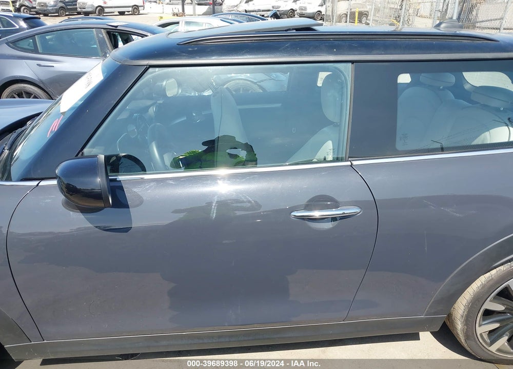 2021 MINI HARDTOP COOPER S VIN: WMWXR5C02M2P19139