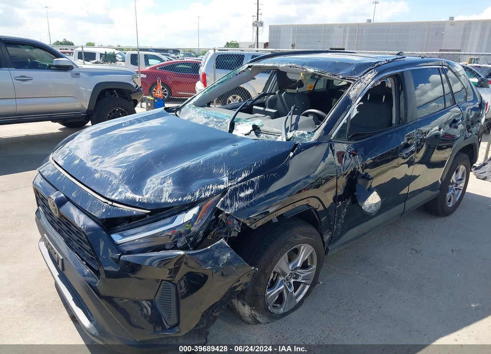 2022 TOYOTA RAV4 XLE VIN: 2T3W1RFV8NW201856