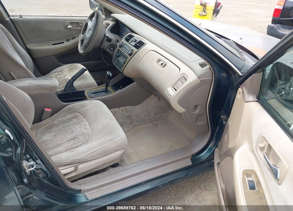 2000 HONDA ACCORD 2.3 EX VIN: 1HGCG6676YA072618