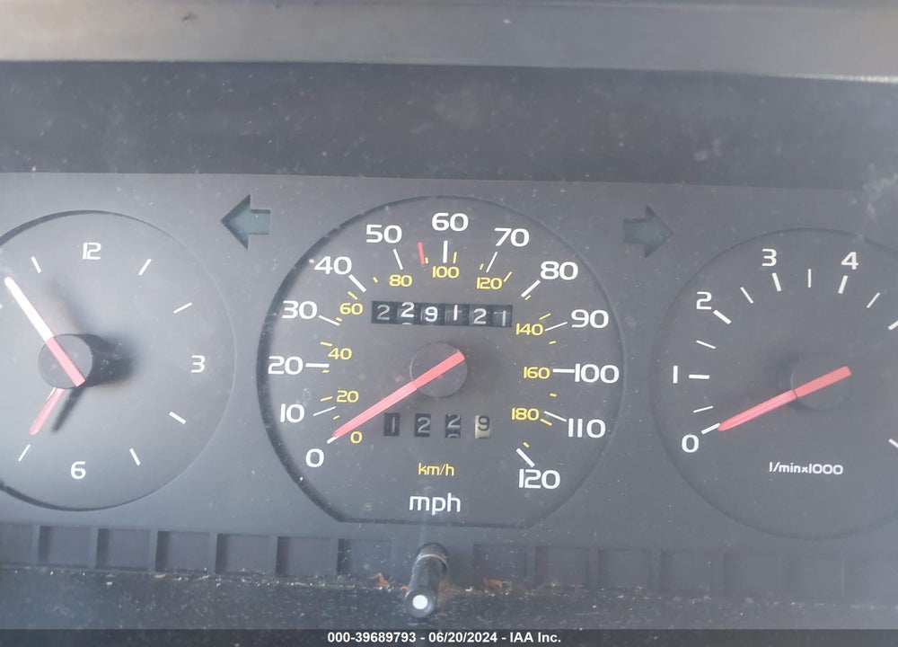 1987 VOLVO 760 GLE VIN: YV1GX875XH1009850