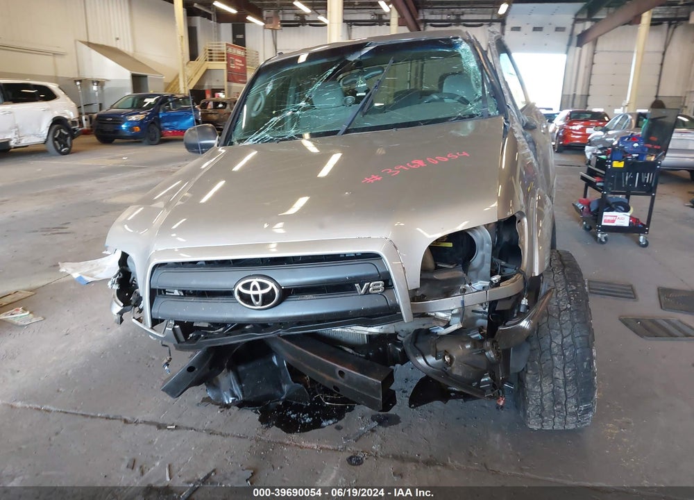 2005 TOYOTA TUNDRA SR5 V8 VIN: 5TBDT44165S477774