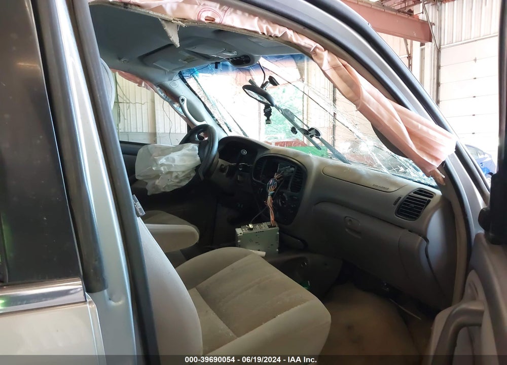 2005 TOYOTA TUNDRA SR5 V8 VIN: 5TBDT44165S477774