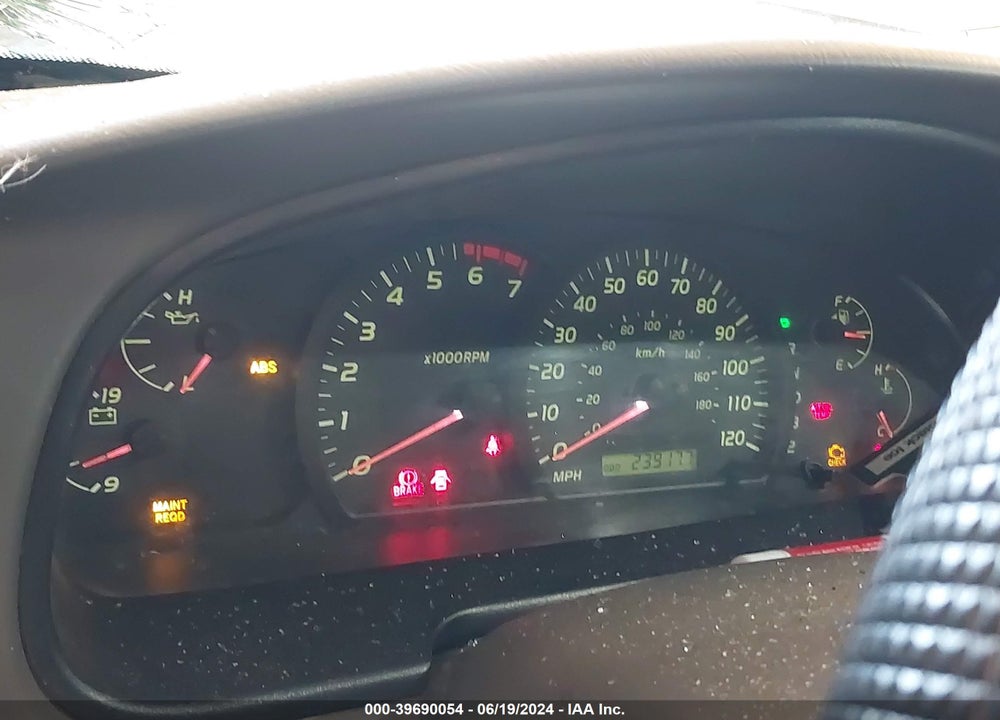 2005 TOYOTA TUNDRA SR5 V8 VIN: 5TBDT44165S477774