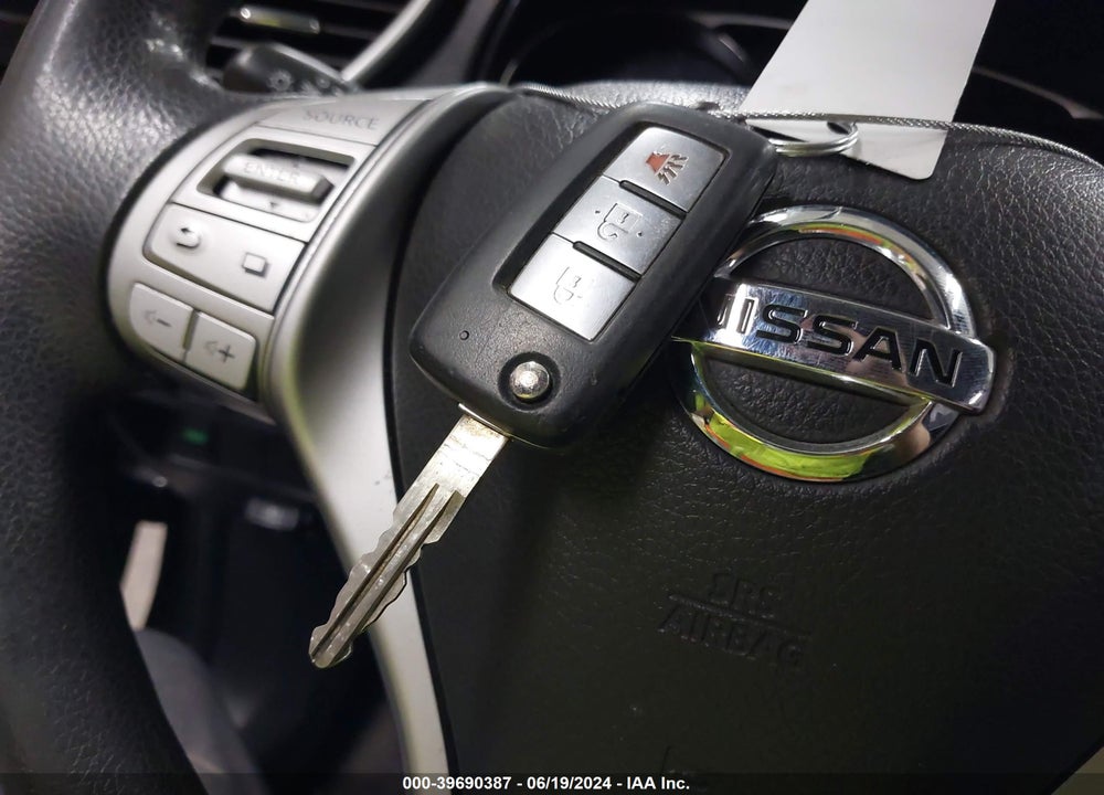 2016 NISSAN ROGUE S VIN: JN8AT2MT1GW003643