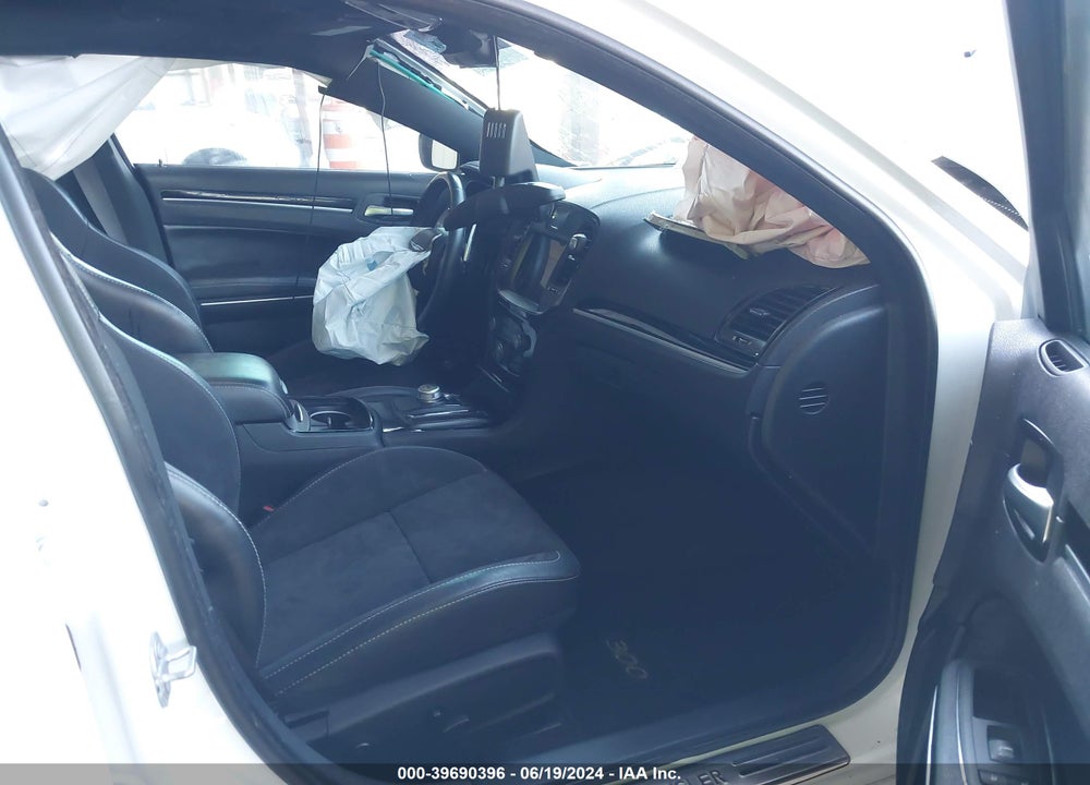 2017 CHRYSLER 300 VIN: 2C3CCABT5HH639178