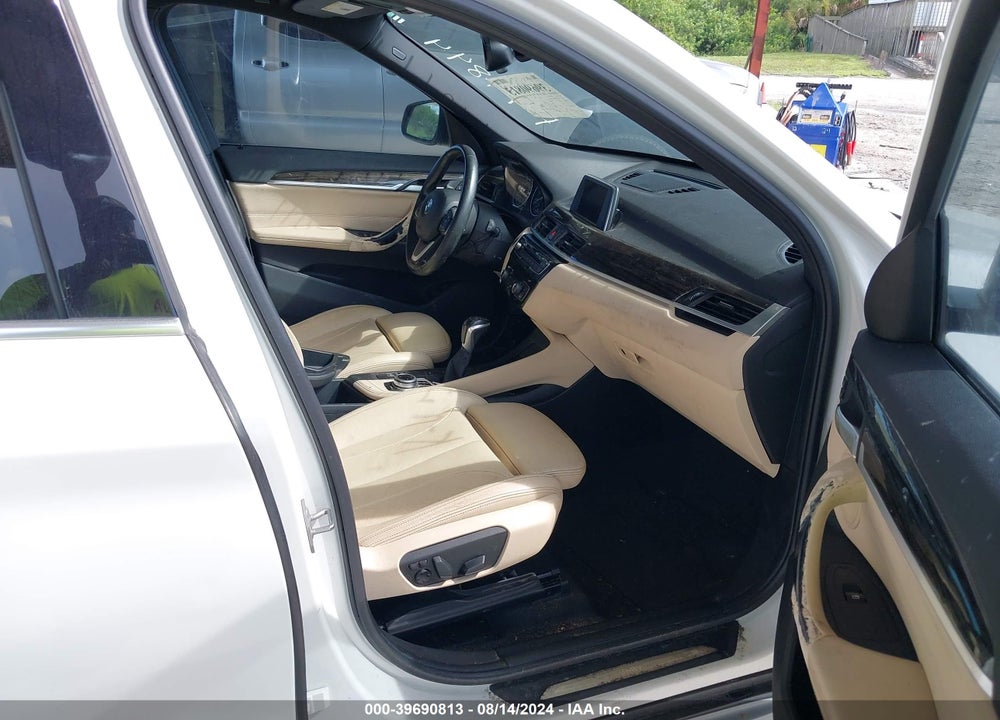 2017 BMW X1 XDRIVE28I VIN: WBXHT3C37H5F74844