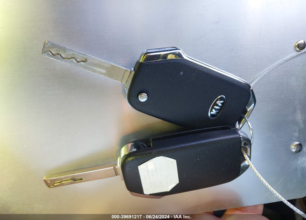 2020 KIA SOUL LX VIN: KNDJ23AU2L7726410