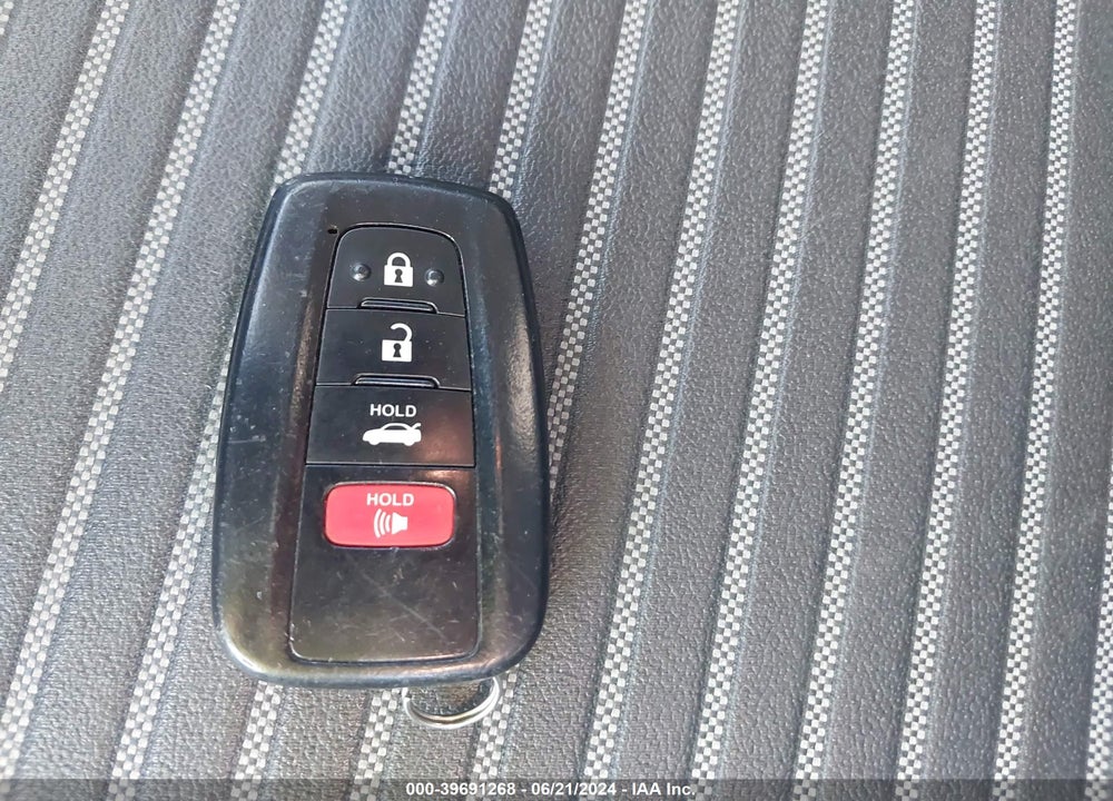 2019 TOYOTA CAMRY SE VIN: 4T1B11HK4KU193553