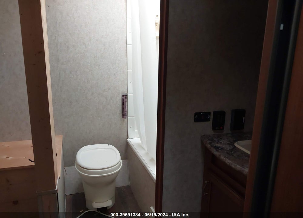 2016 AVENGER TRAVEL TRAILER VIN: 5ZT2AVRB0GB909151