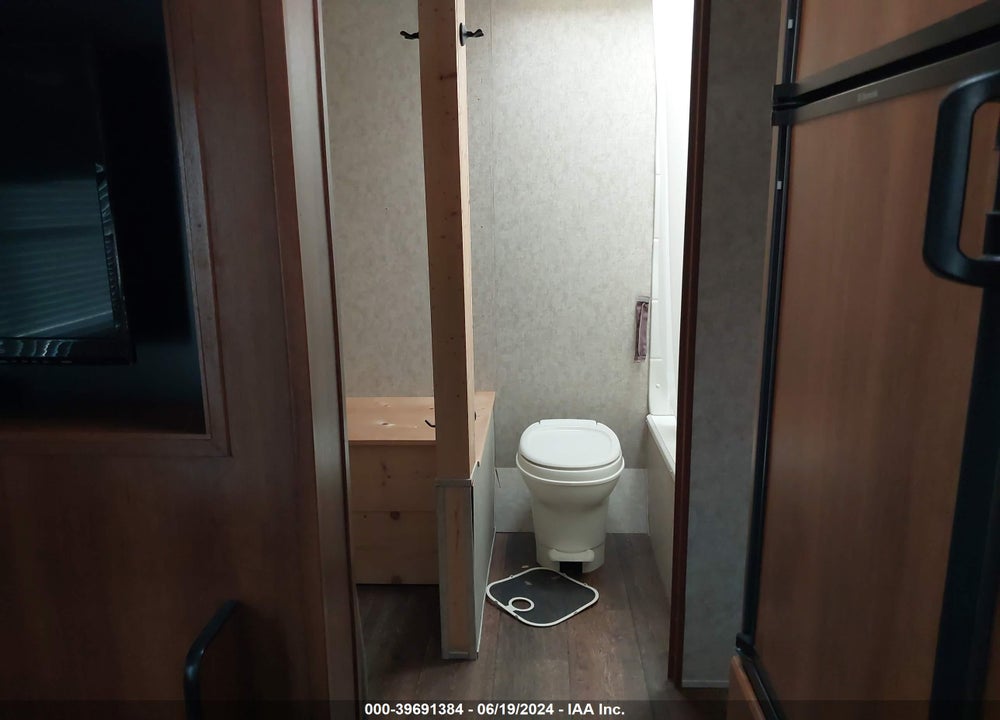 2016 AVENGER TRAVEL TRAILER VIN: 5ZT2AVRB0GB909151