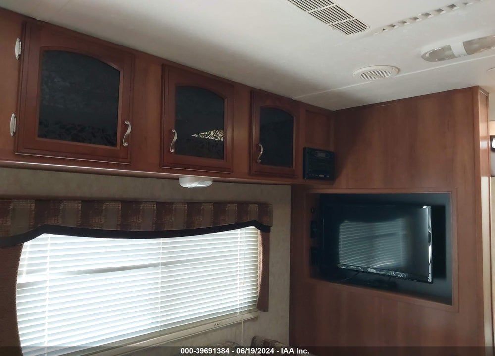 2016 AVENGER TRAVEL TRAILER VIN: 5ZT2AVRB0GB909151