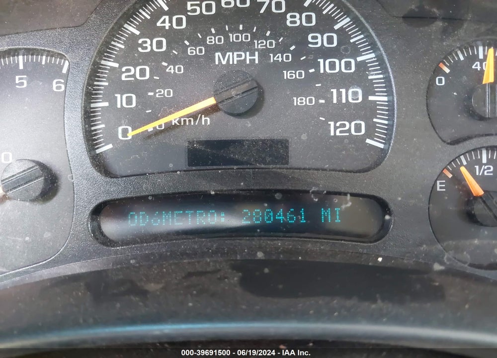 2004 CHEVROLET TAHOE LS VIN: 1GNEK13V74J214567