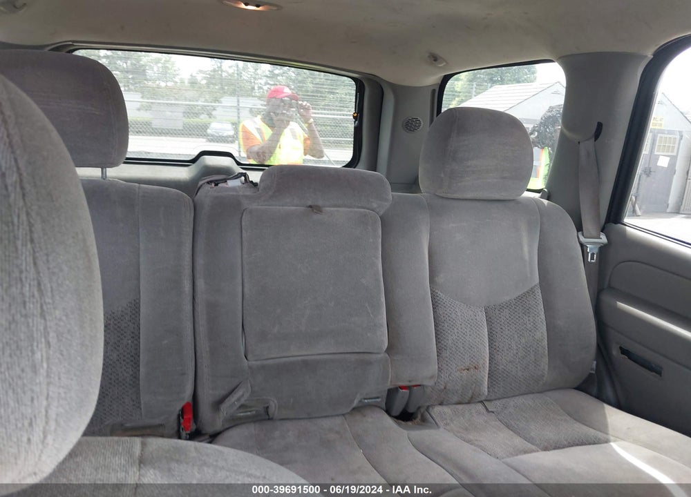 2004 CHEVROLET TAHOE LS VIN: 1GNEK13V74J214567