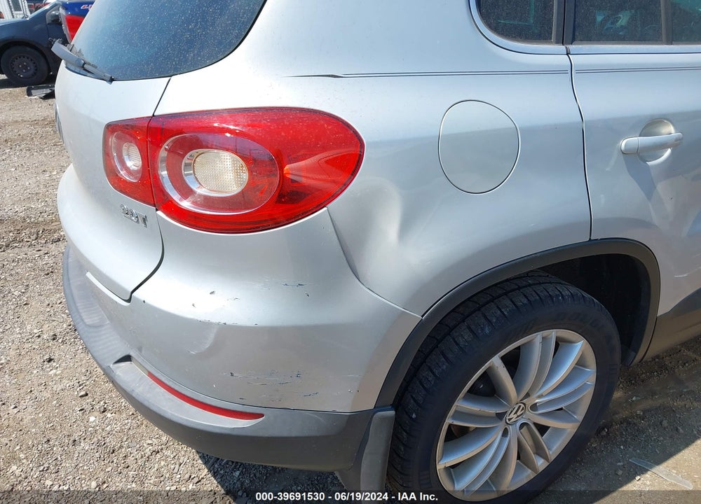 2010 VOLKSWAGEN TIGUAN SEL VIN: WVGAV7AX7AW515257