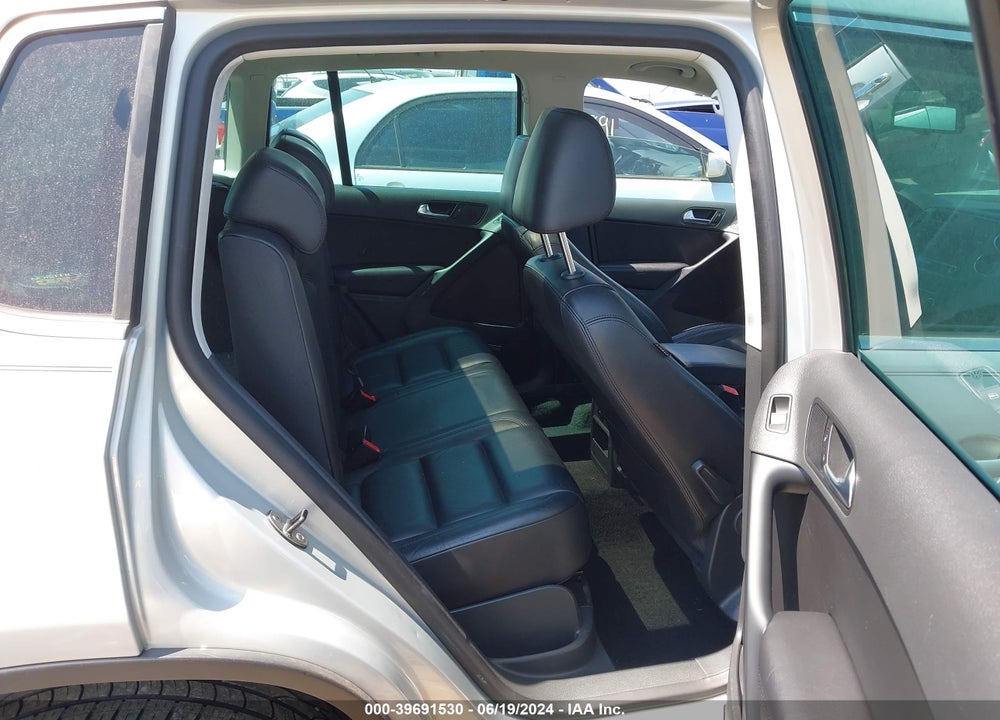 2010 VOLKSWAGEN TIGUAN SEL VIN: WVGAV7AX7AW515257