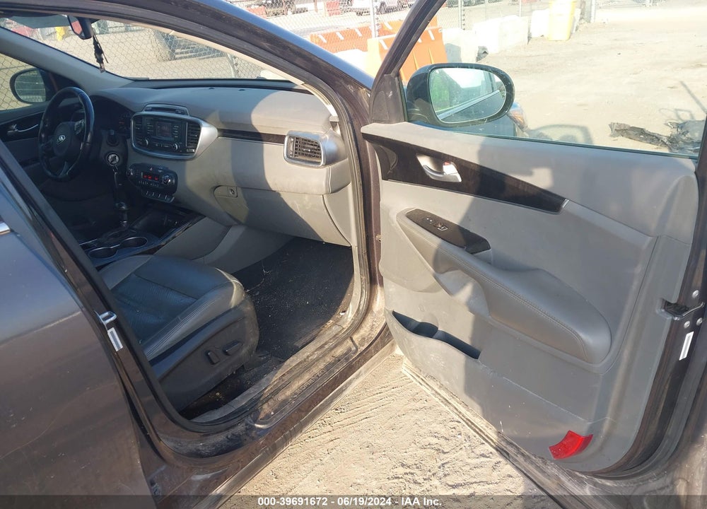 2016 KIA SORENTO 3.3L EX VIN: 5XYPH4A58GG008148