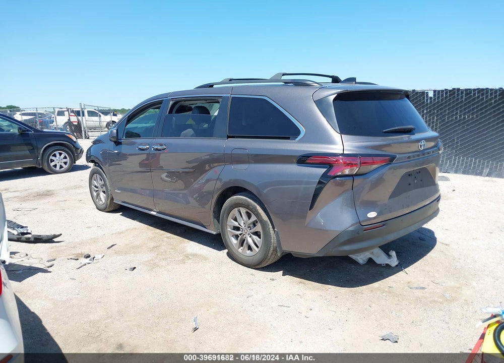 2021 TOYOTA SIENNA XLE VIN: 5TDYRKEC1MS065157