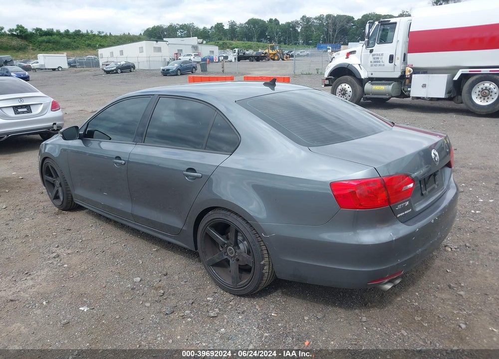 2014 VOLKSWAGEN JETTA 1.8T SE VIN: 3VWD17AJ7EM265871