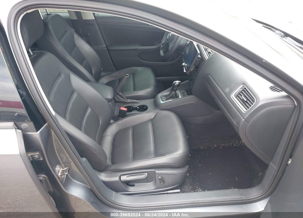 2014 VOLKSWAGEN JETTA 1.8T SE VIN: 3VWD17AJ7EM265871
