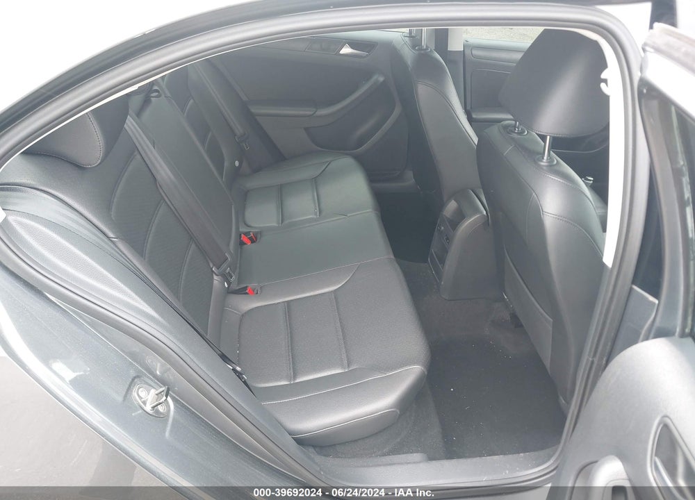 2014 VOLKSWAGEN JETTA 1.8T SE VIN: 3VWD17AJ7EM265871