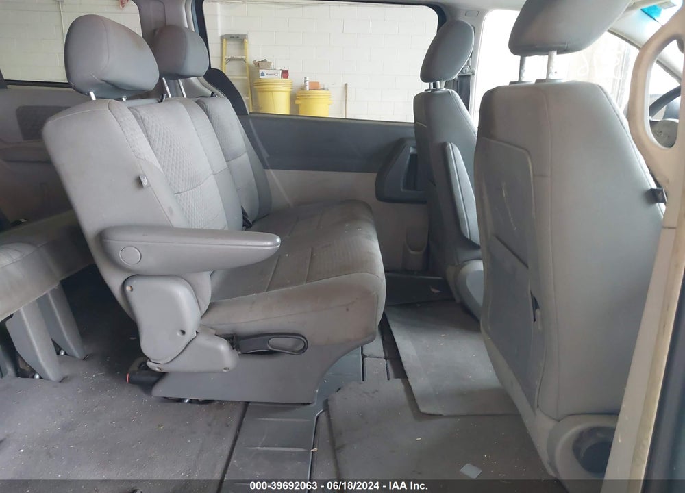 2008 CHRYSLER TOWN & COUNTRY LX VIN: 2A8HR44H98R820779