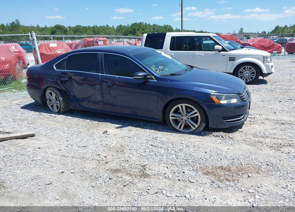 2015 VOLKSWAGEN PASSAT 2.0L TDI SE VIN: 1VWBV7A30FC030244