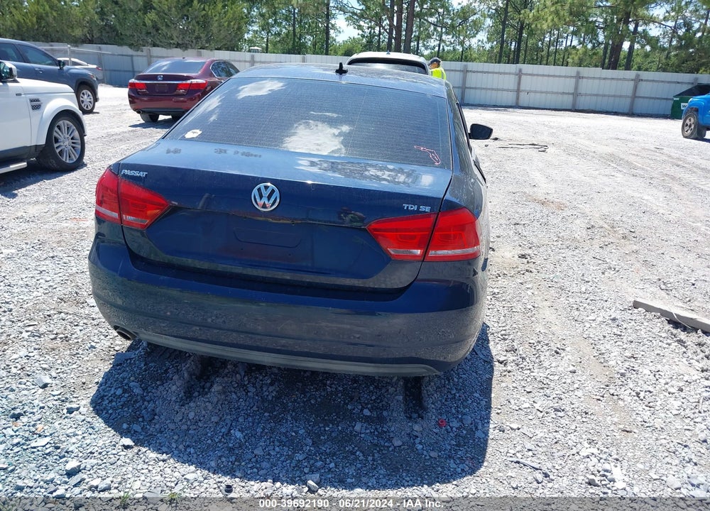2015 VOLKSWAGEN PASSAT 2.0L TDI SE VIN: 1VWBV7A30FC030244