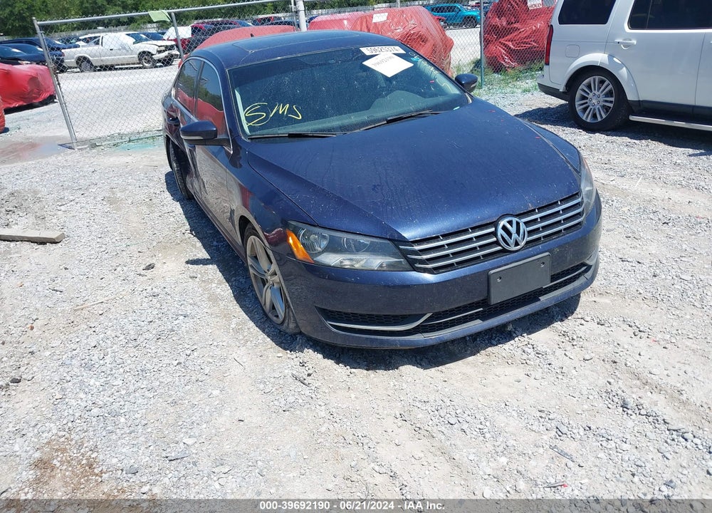 2015 VOLKSWAGEN PASSAT 2.0L TDI SE VIN: 1VWBV7A30FC030244